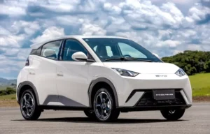BYD Dolphin Mini: Ficha Técnica - O Elétrico que Virou Febre e Desbancou Gigantes no Varejo Brasileiro 4 BYD Dolphin Mini