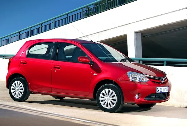 Toyota Etios X 2012: Ficha Técnica, Consumo e Se Vale a Pena Comprar 2 Toyota Etios X 2012 Ficha Técnica