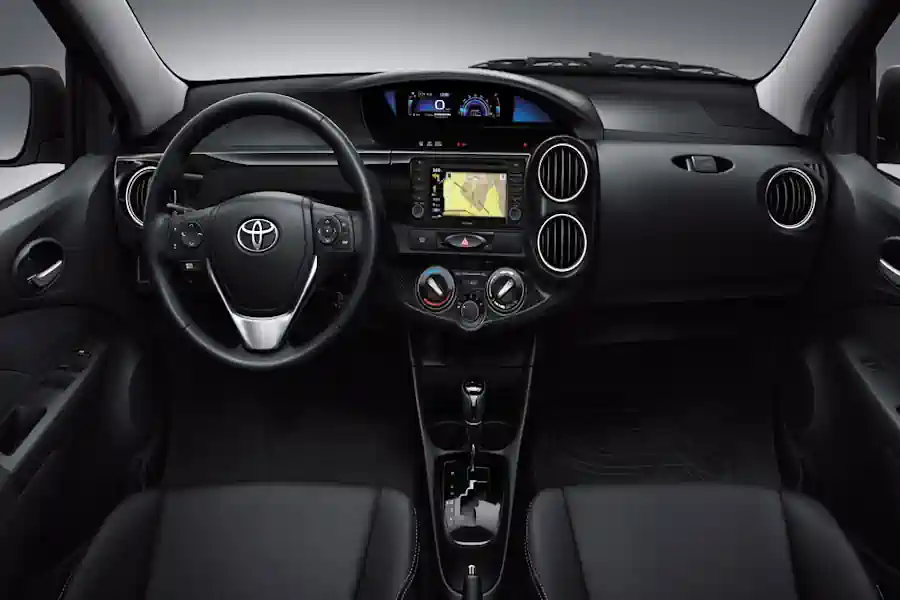 Toyota Etios Platinum 1.5 Hatch 2016: Ficha Técnica, Consumo e Avaliação Completa 2 Toyota Etios Platinum 1.5 Hatch 2016