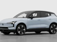 Volvo EX30 2026 SUV elétrico moderno em ambiente urbano